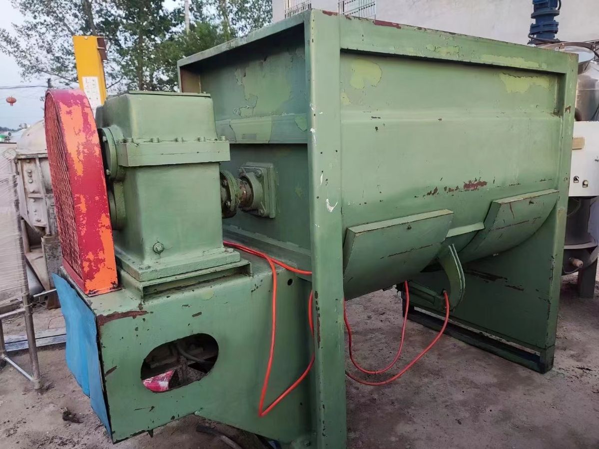 转让二手螺带混合机 一台容积2立方电加热气动阀门不锈钢螺带混合机