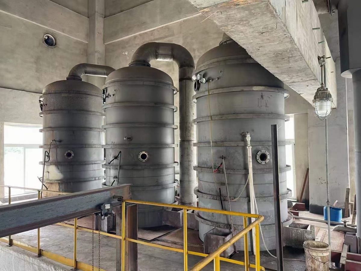 转让二手钛材蒸发器 一套三效5吨钛材强制循环蒸发器