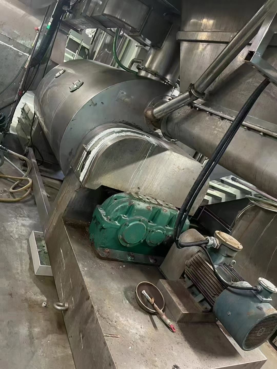转让二手耙式干燥机 一台容积2000L内钛材真空耙式干燥机