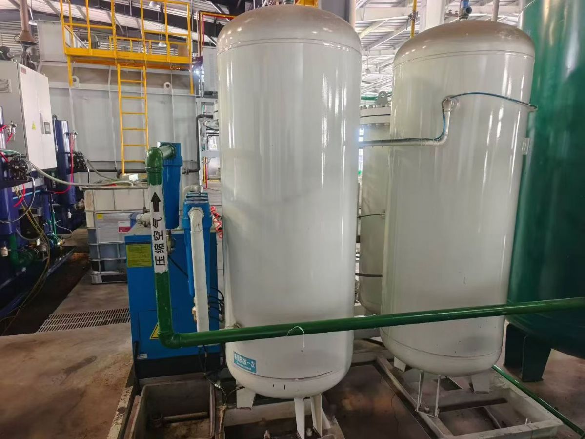 转让二手制氮机 一套容积40立方纯度99.99空气分离制氮机