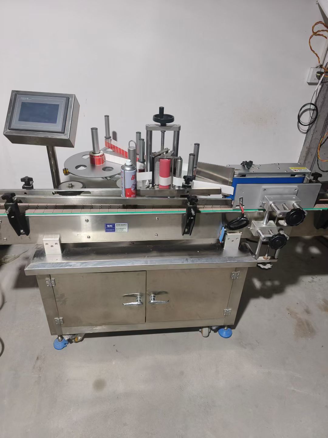 转让二手圆瓶贴标机 一台全自动单面不干胶圆瓶贴标机