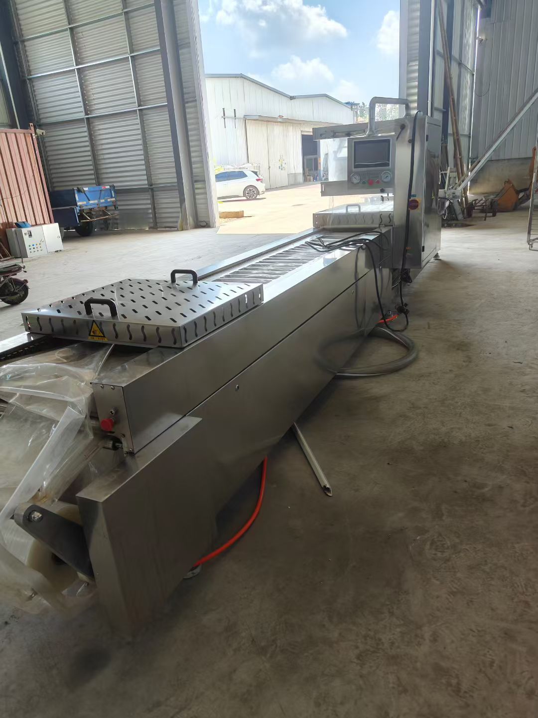 转让二手拉伸膜包装机 一台诸城康特产520型全自动真空拉伸膜包装机