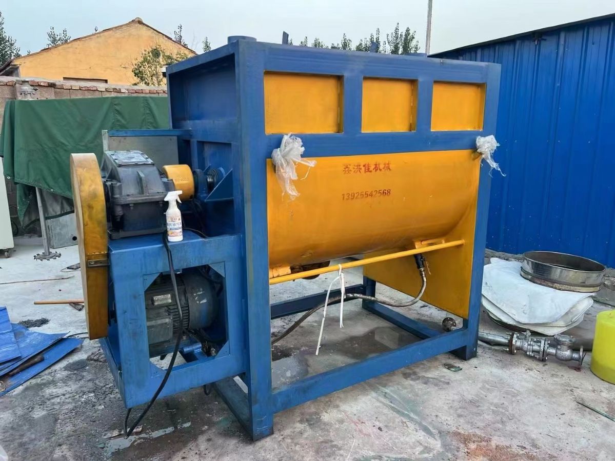 转让二手螺带混合机 一台容积2立方自动打油电加热卧式螺带混合机