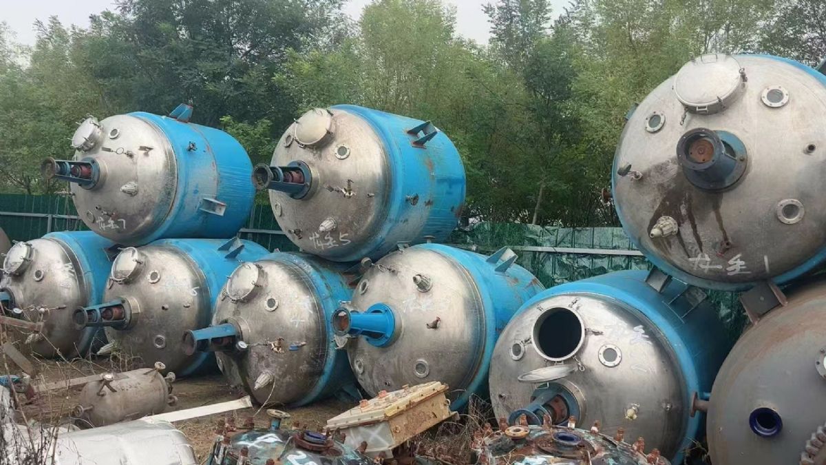 转让二手不锈钢反应釜 容积2000L-3000L壁厚8mm外夹套反应釜