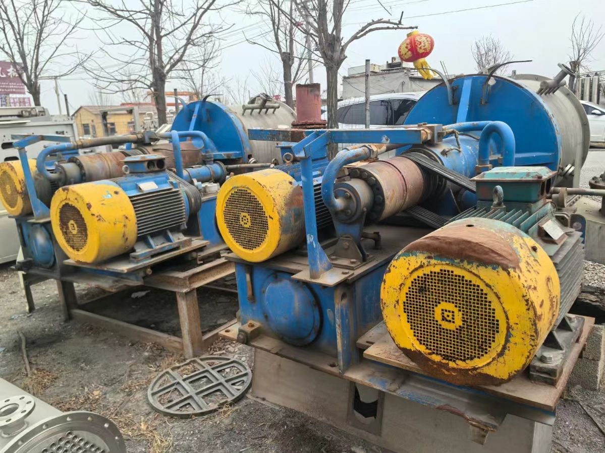 转让二手推料离心机 两台630型材质316L双级活塞推料离心机