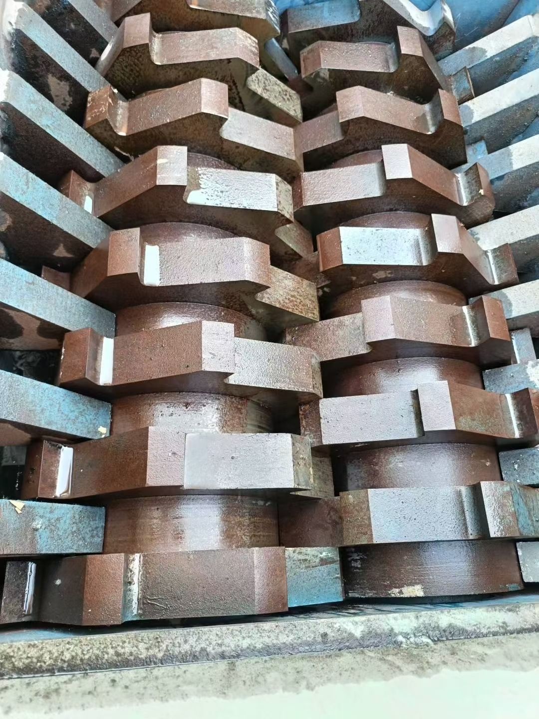 转让二手双轴撕碎机 一台800型马鞍山产重型双轴撕碎机