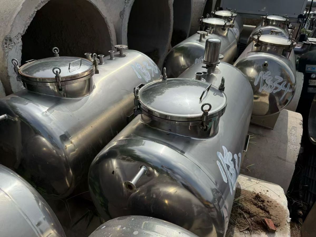 转让二手卧式封头储罐 10台容积500升内外抛光卧式封头储罐