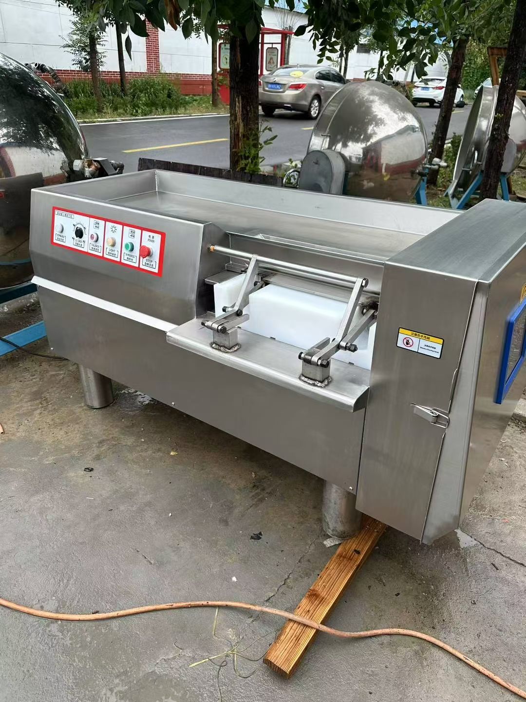 转让二手三维切丁机 一台TP-600型冻肉三维切丁机