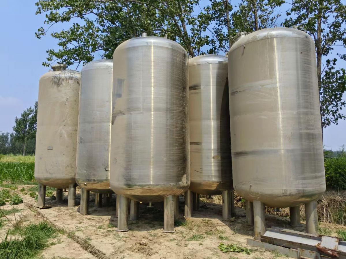 转让二手不锈钢储罐 6台容积10立方上下封头压力不锈钢储罐