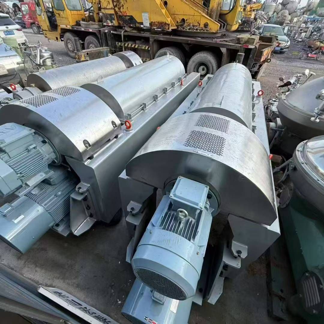 转让二手卧螺离心机 350-450型江苏巨能产油水渣三项卧螺离心机