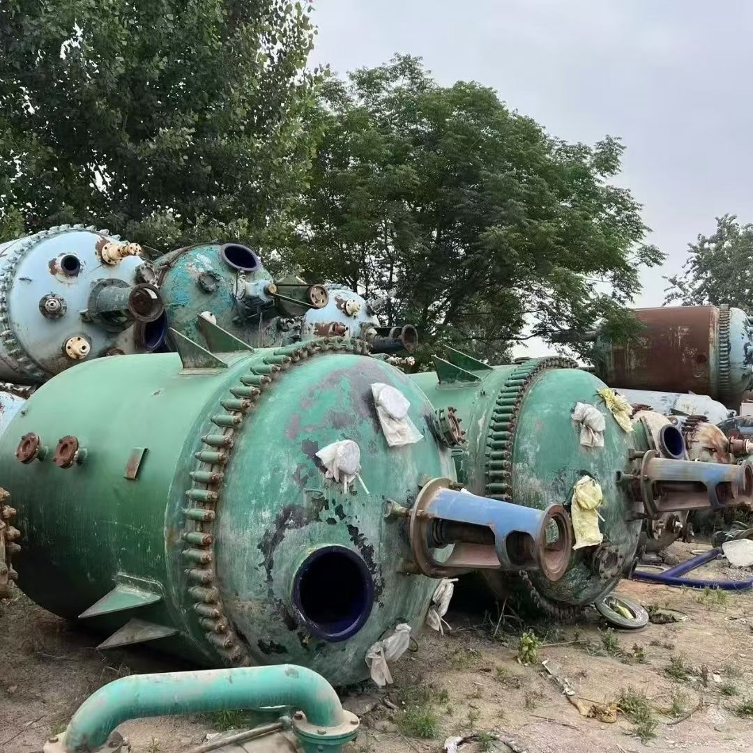 转让二手搪瓷反应釜 两台容积5立方内搅拌钛材质搪瓷反应釜