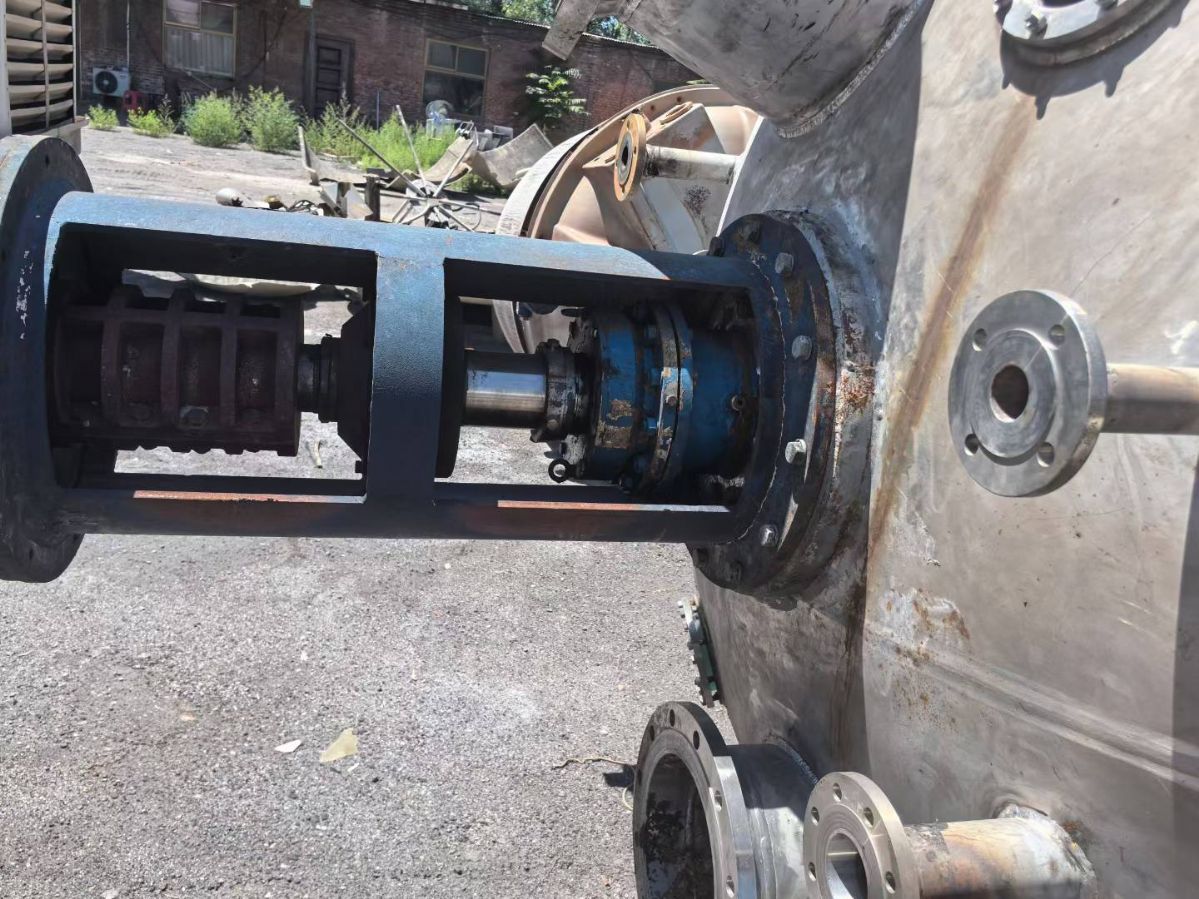 转让二手不锈钢反应釜 一台容积10立方内外盘管壁厚12mm不锈钢反应釜