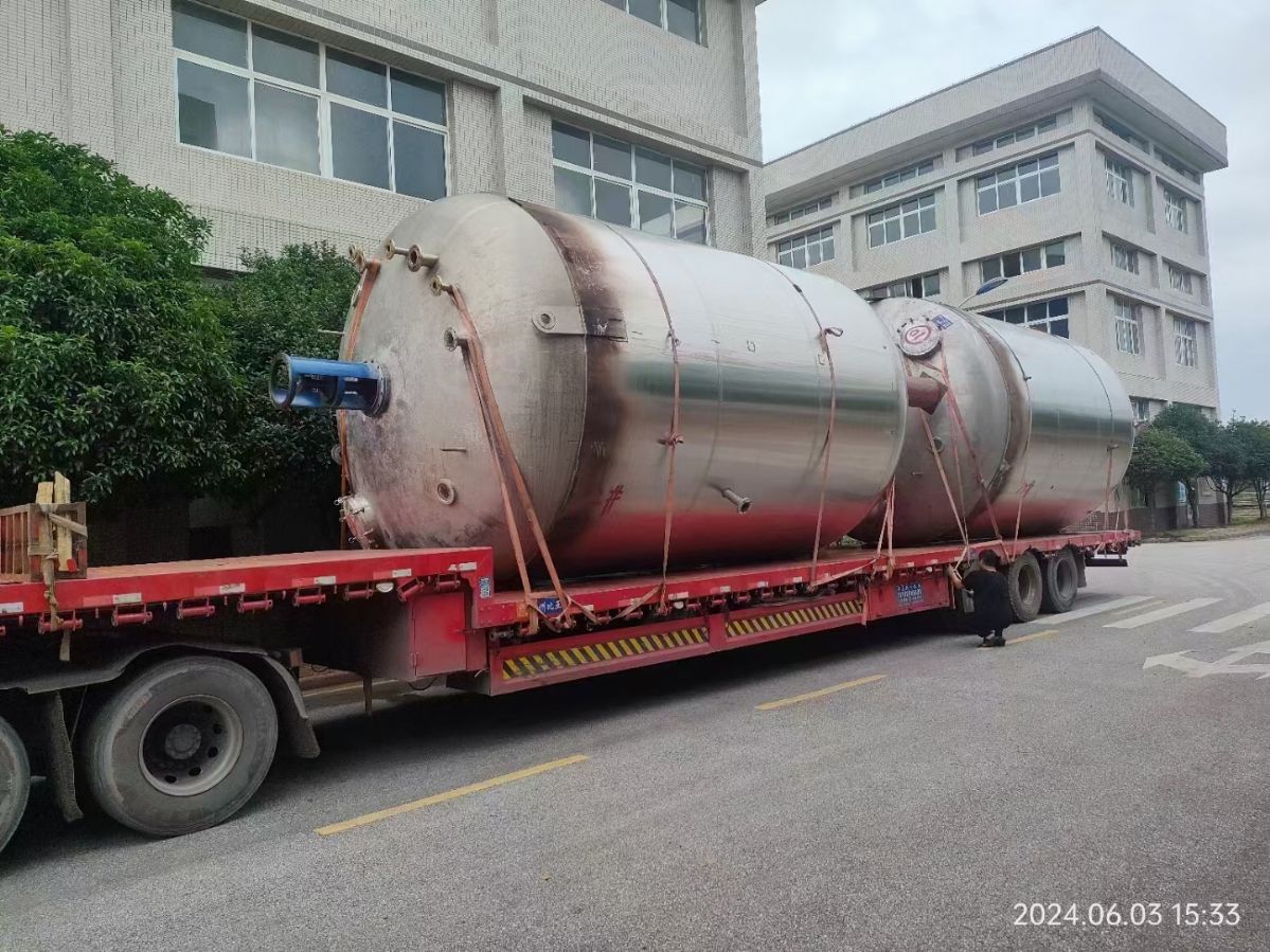 转让二手不锈钢搅拌罐 两台容积50立方内外抛光不锈钢搅拌罐