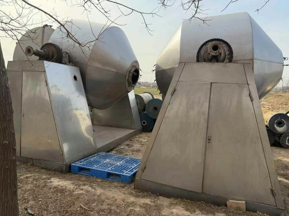 转让二手双锥干燥机 两台容积5000升内搪瓷真空回转双锥干燥机