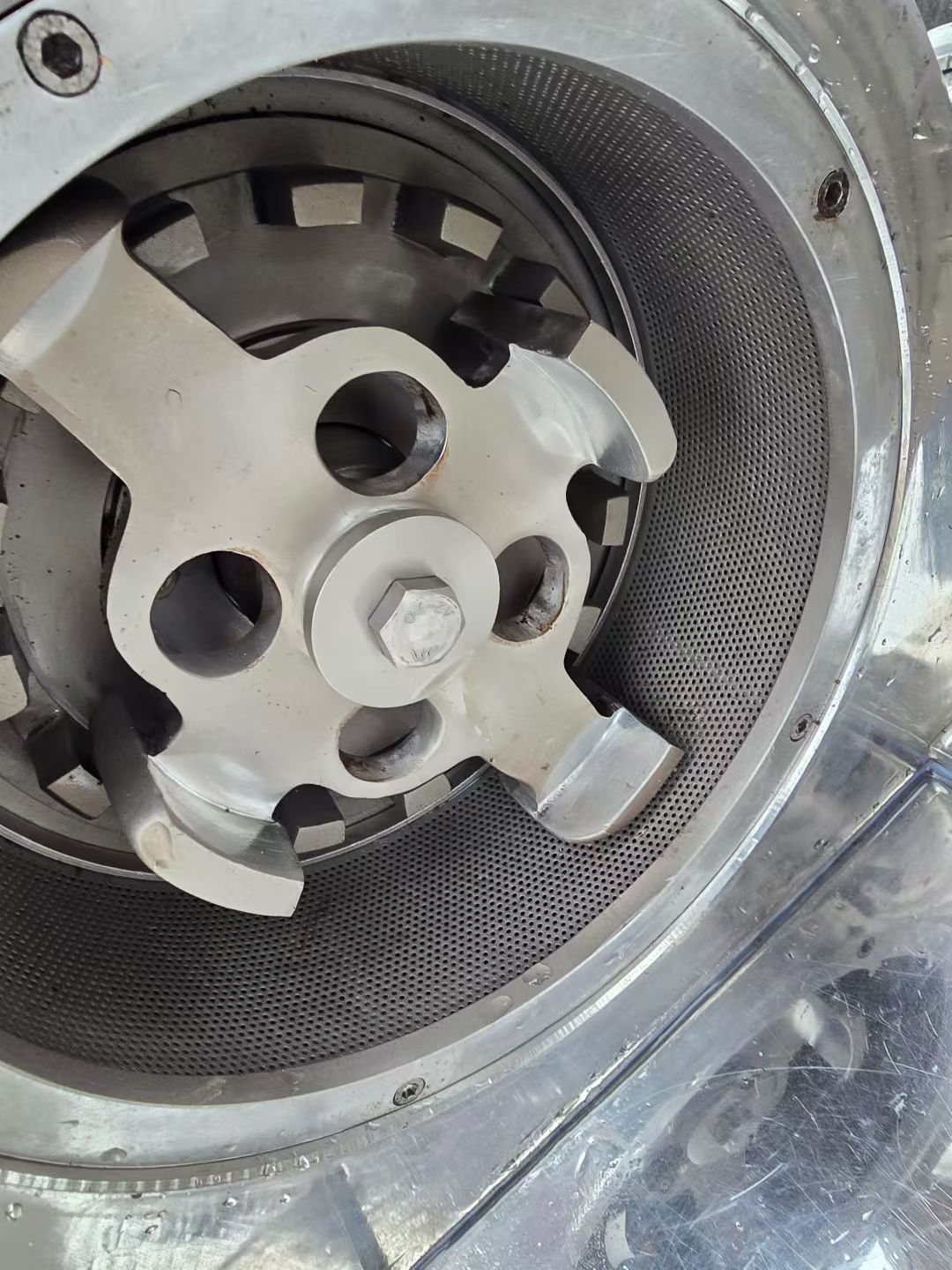 转让二手*粉碎机组 一台20B旋风除尘一体*粉碎机组