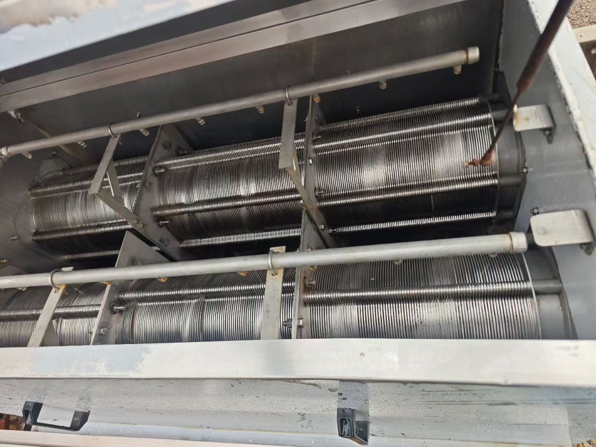 转让二手污泥脱水机 一台302型江苏康泰产叠螺式污泥脱水机