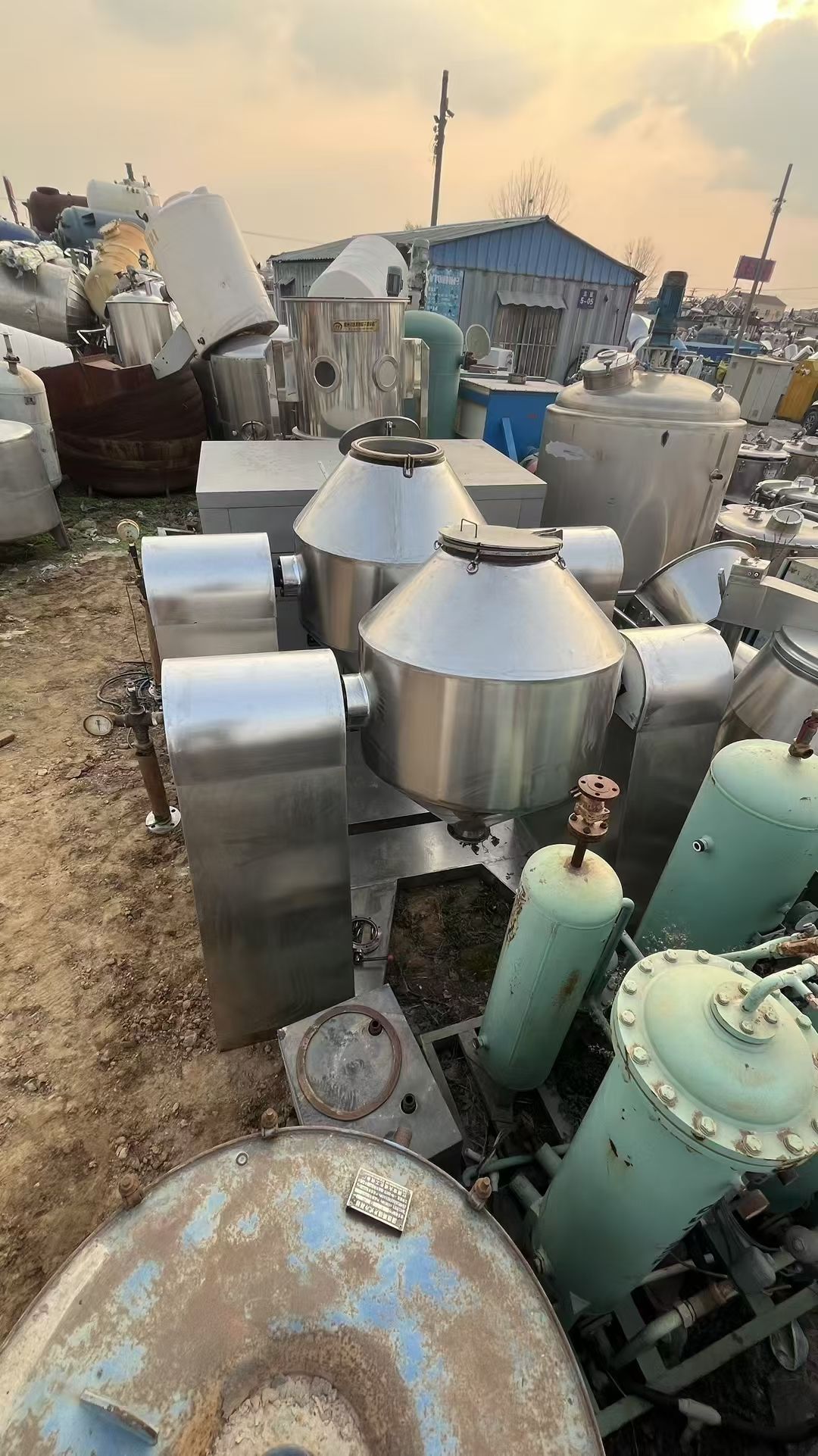 转让二手双锥干燥机 两台容积500L材质316L真空回转双锥干燥机