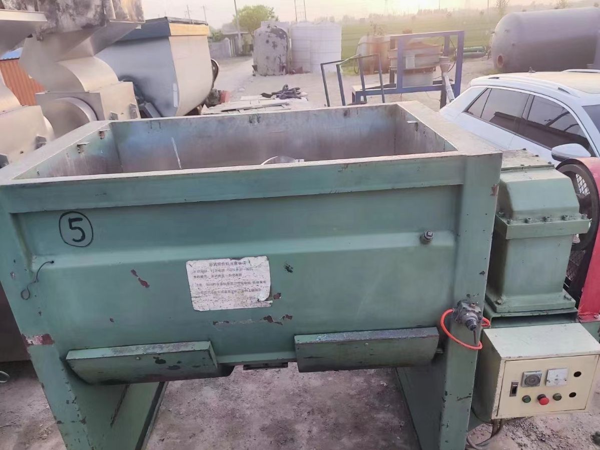 转让二手螺带混合机 一台容积2立方电加热气动阀门不锈钢螺带混合机