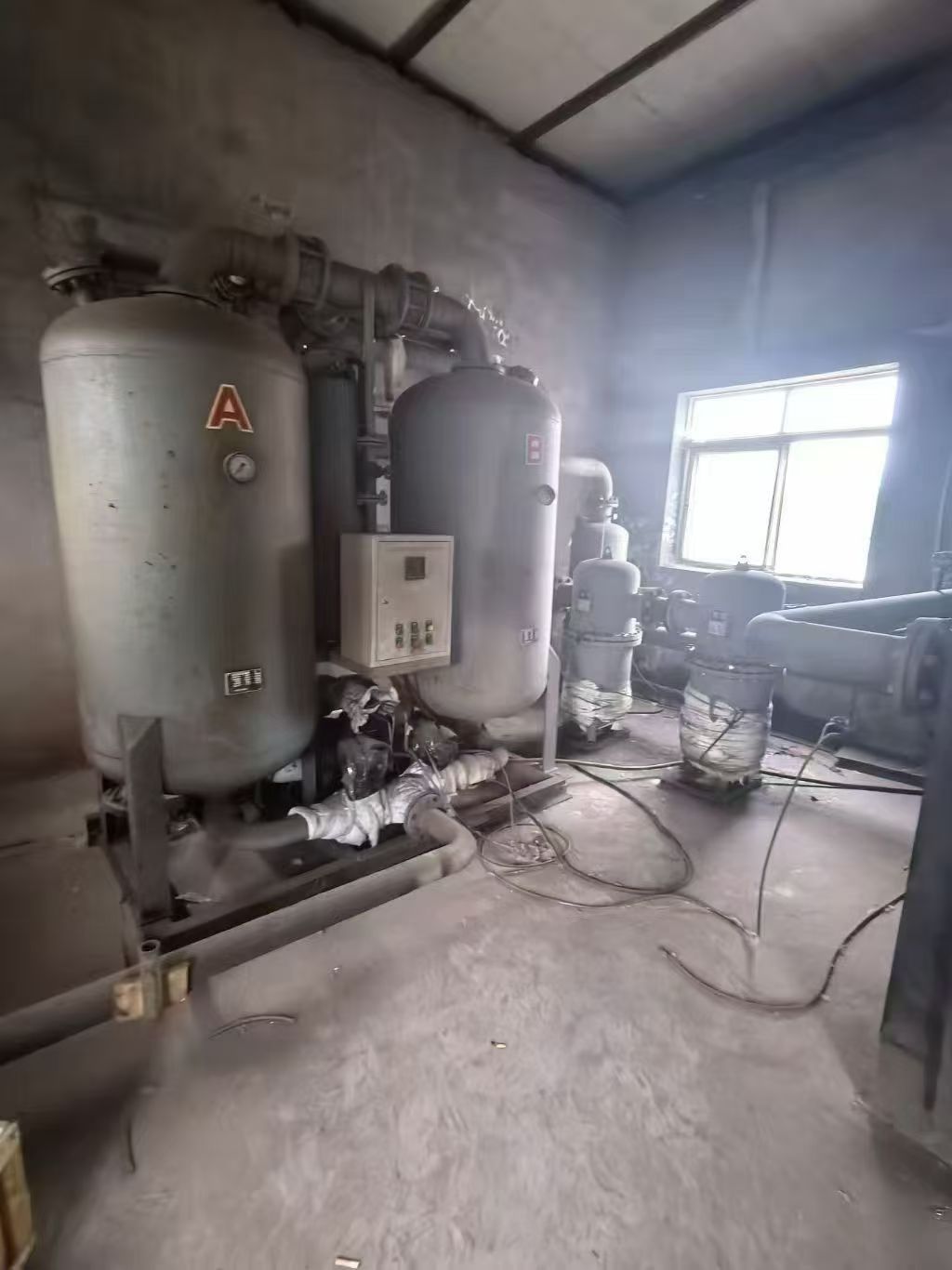 转让二手制氮机 一套容积1500立方纯度99.5大型空气分离制氮机