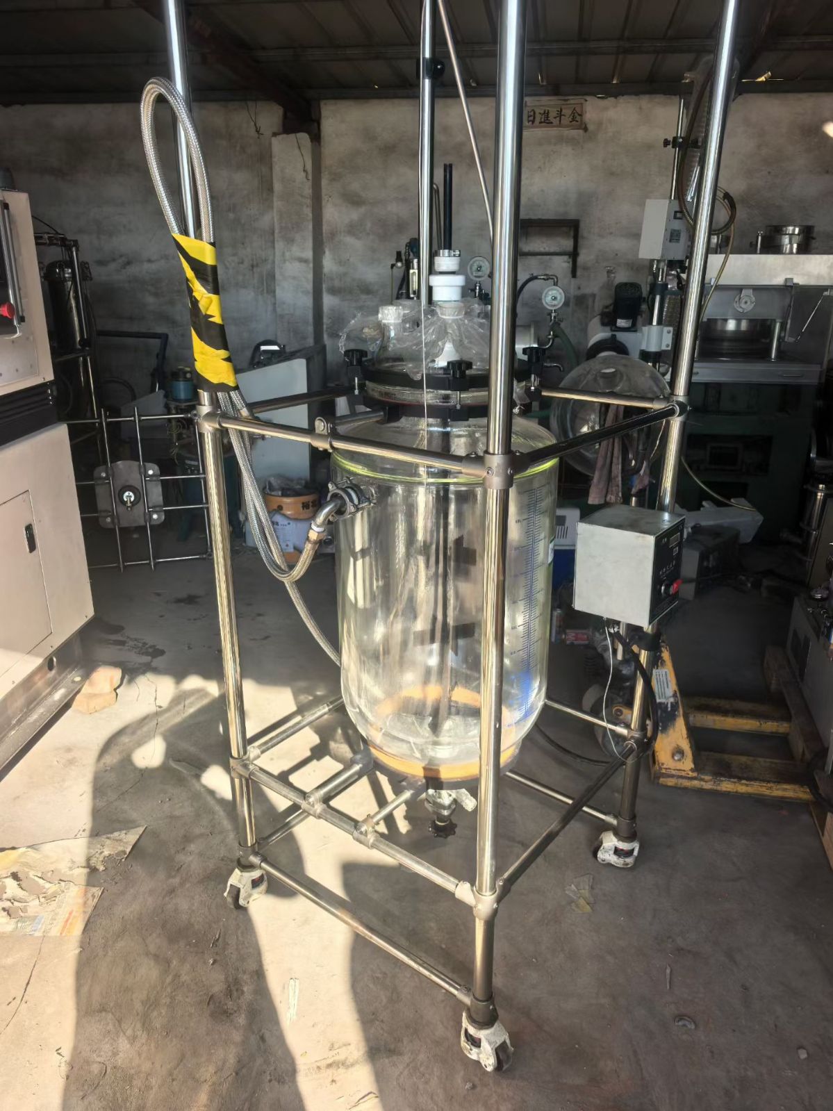 转让二手玻璃反应釜 一台容积100升含冷凝器双层玻璃反应釜