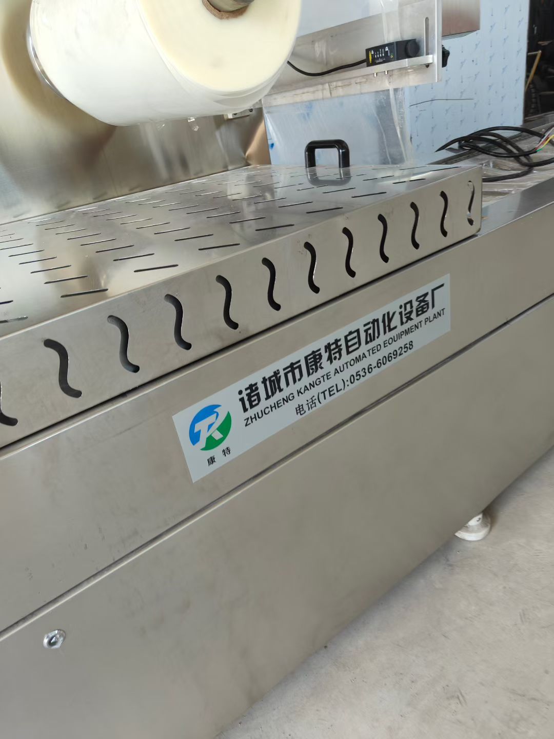 转让二手拉伸膜包装机 一台诸城康特产520型全自动真空拉伸膜包装机