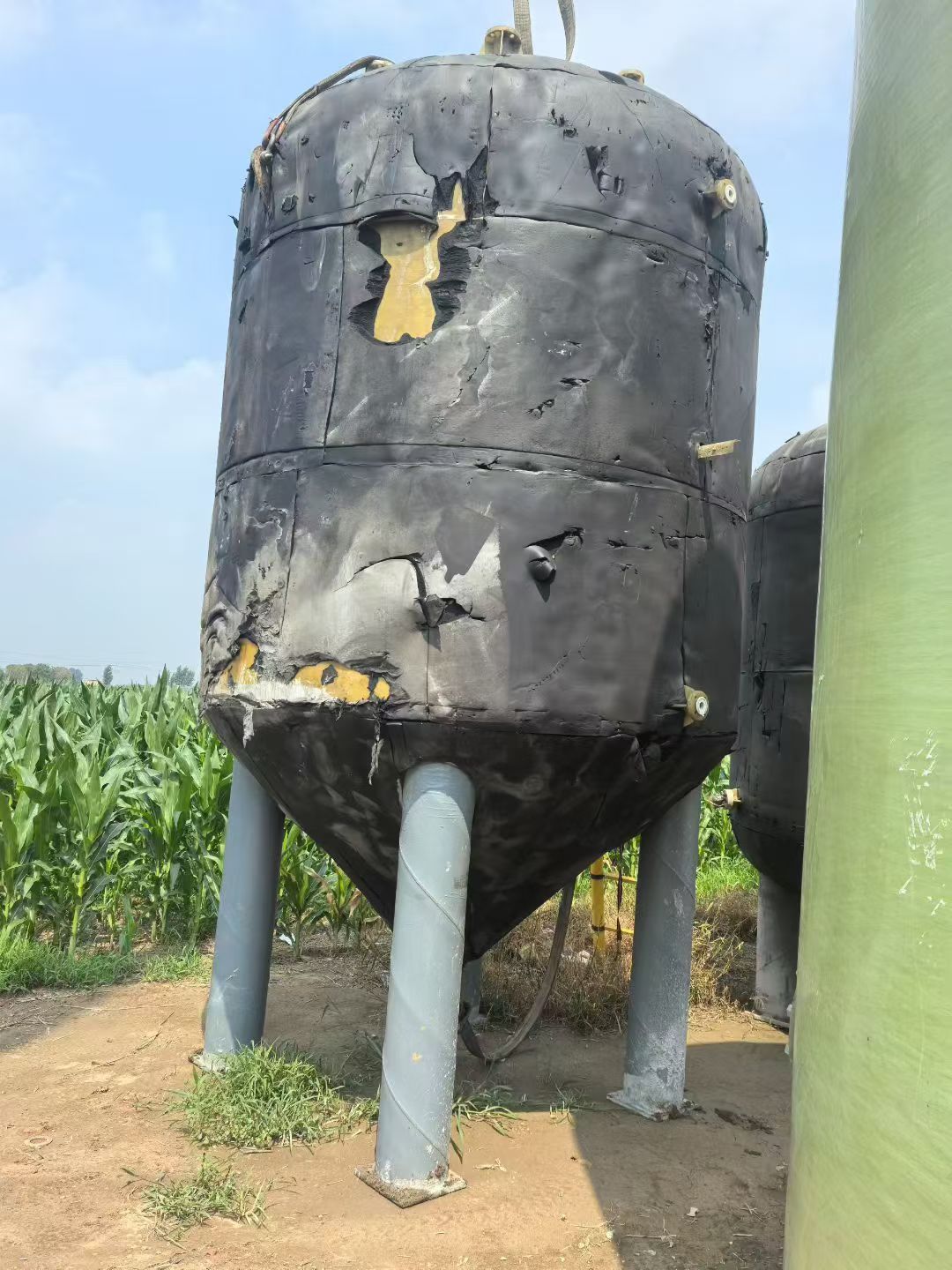 转让二手玻璃钢罐 三台容积15立方下椎体立式纤维玻璃钢罐