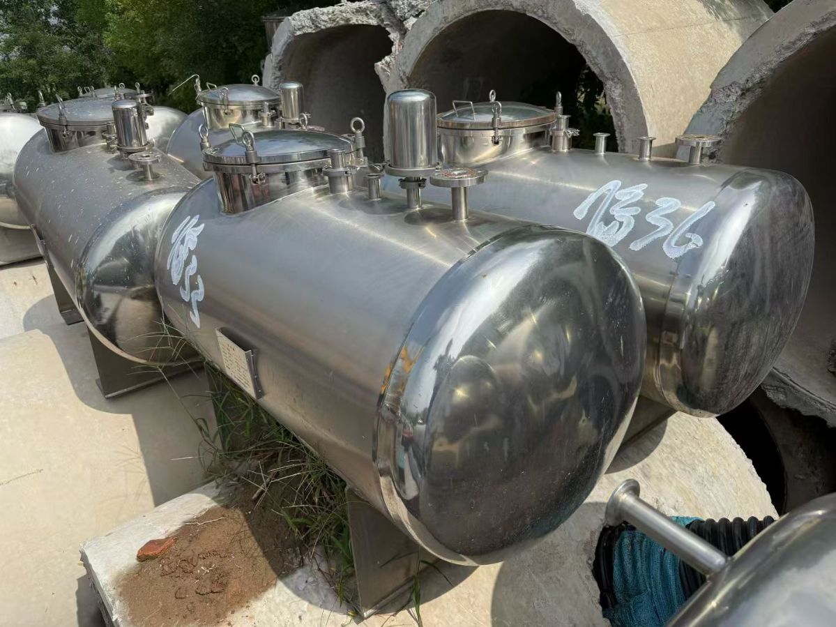 转让二手卧式封头储罐 10台容积500升内外抛光卧式封头储罐