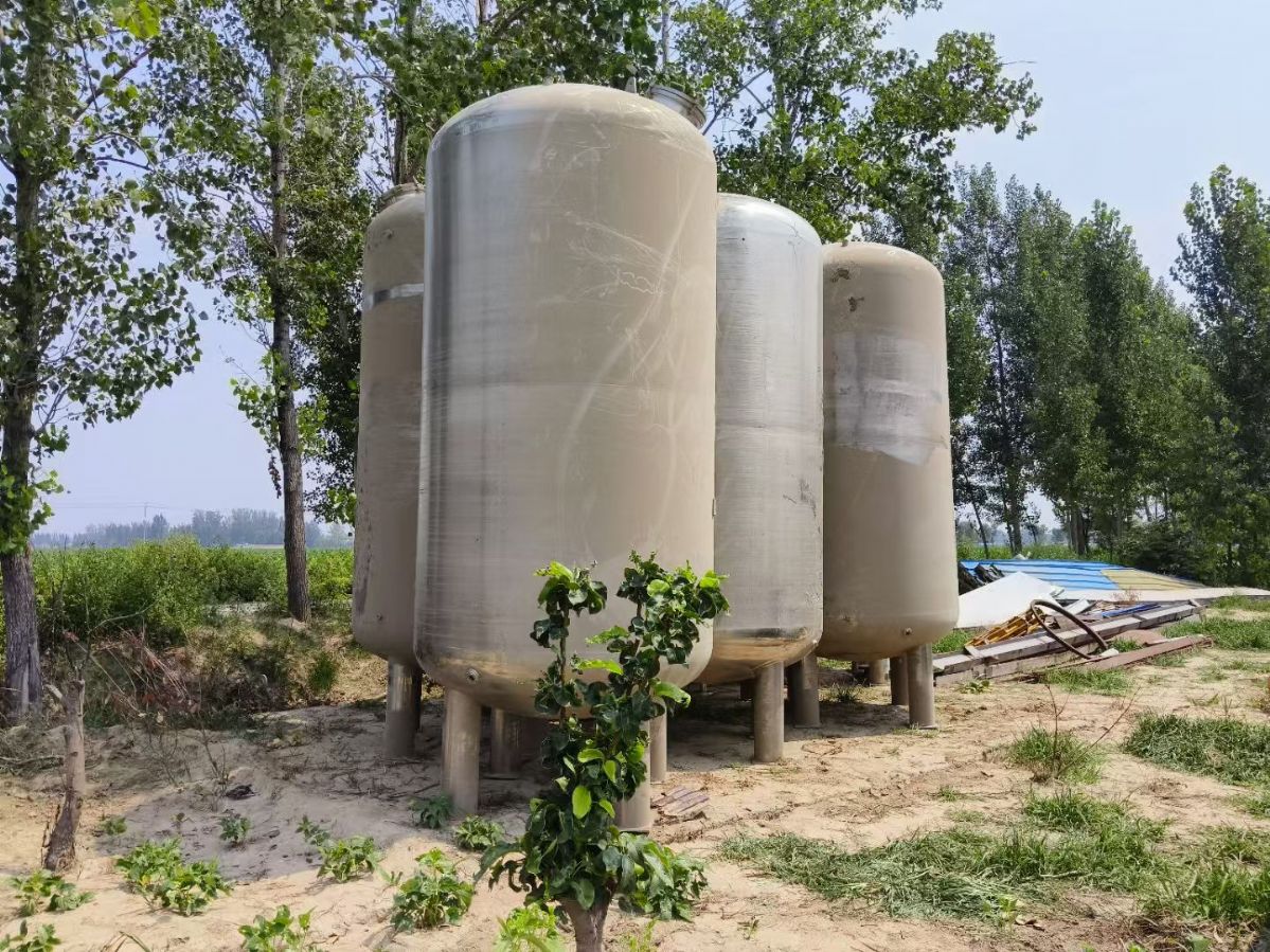 转让二手不锈钢储罐 6台容积10立方上下封头压力不锈钢储罐