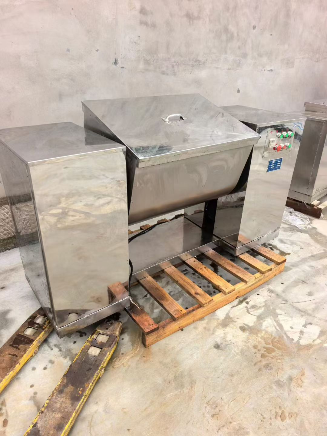 转让二手槽型混合机 一台容积200升制药级卧式槽型混合机