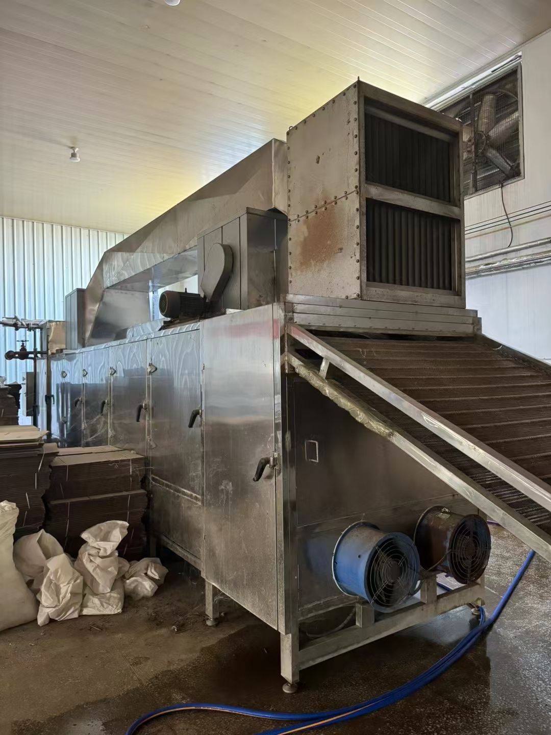 转让二手网带烘干机 一套宽度1.2米X8米5层蒸汽加热网带烘干机