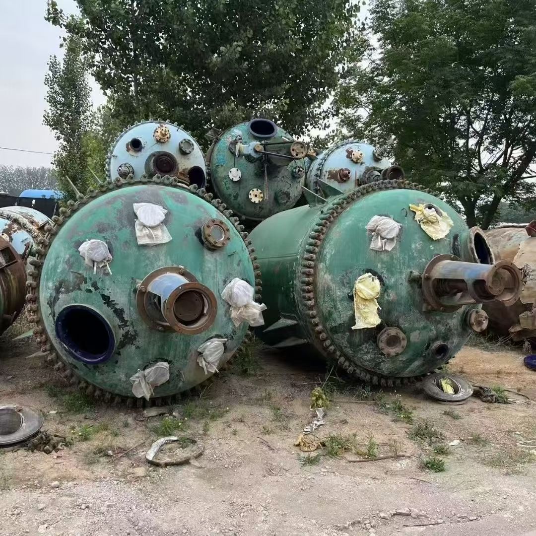 转让二手搪瓷反应釜 两台容积5立方内搅拌钛材质搪瓷反应釜