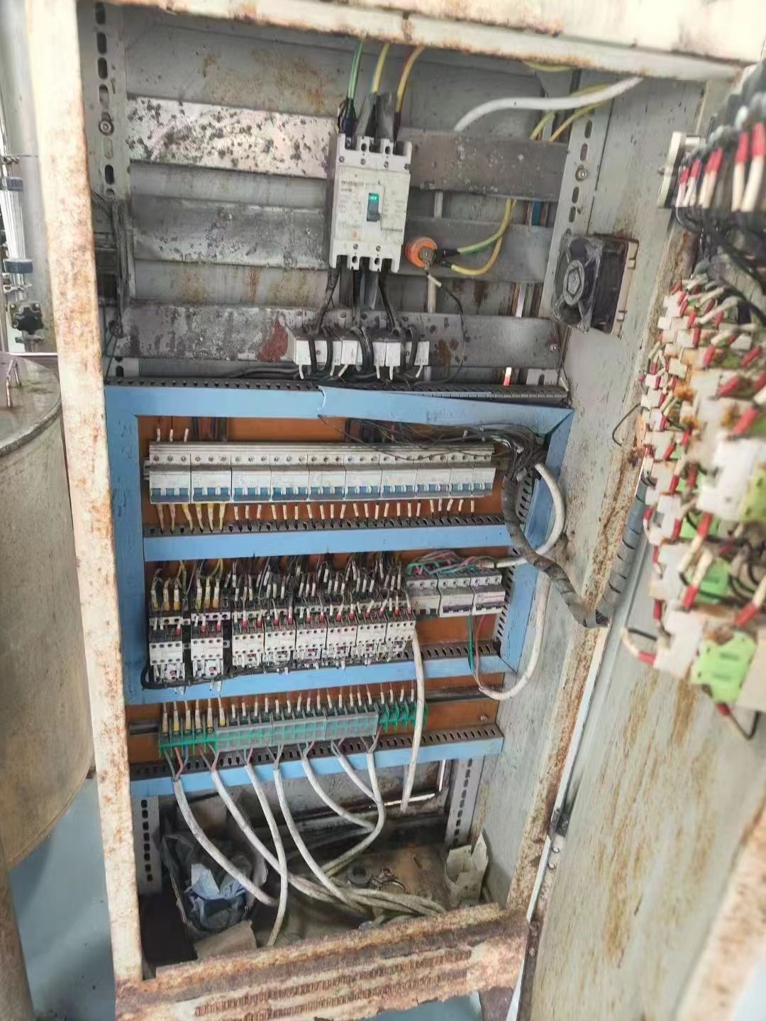 转让二手强制循环蒸发器 一套三效三吨材质316L强制循环蒸发器