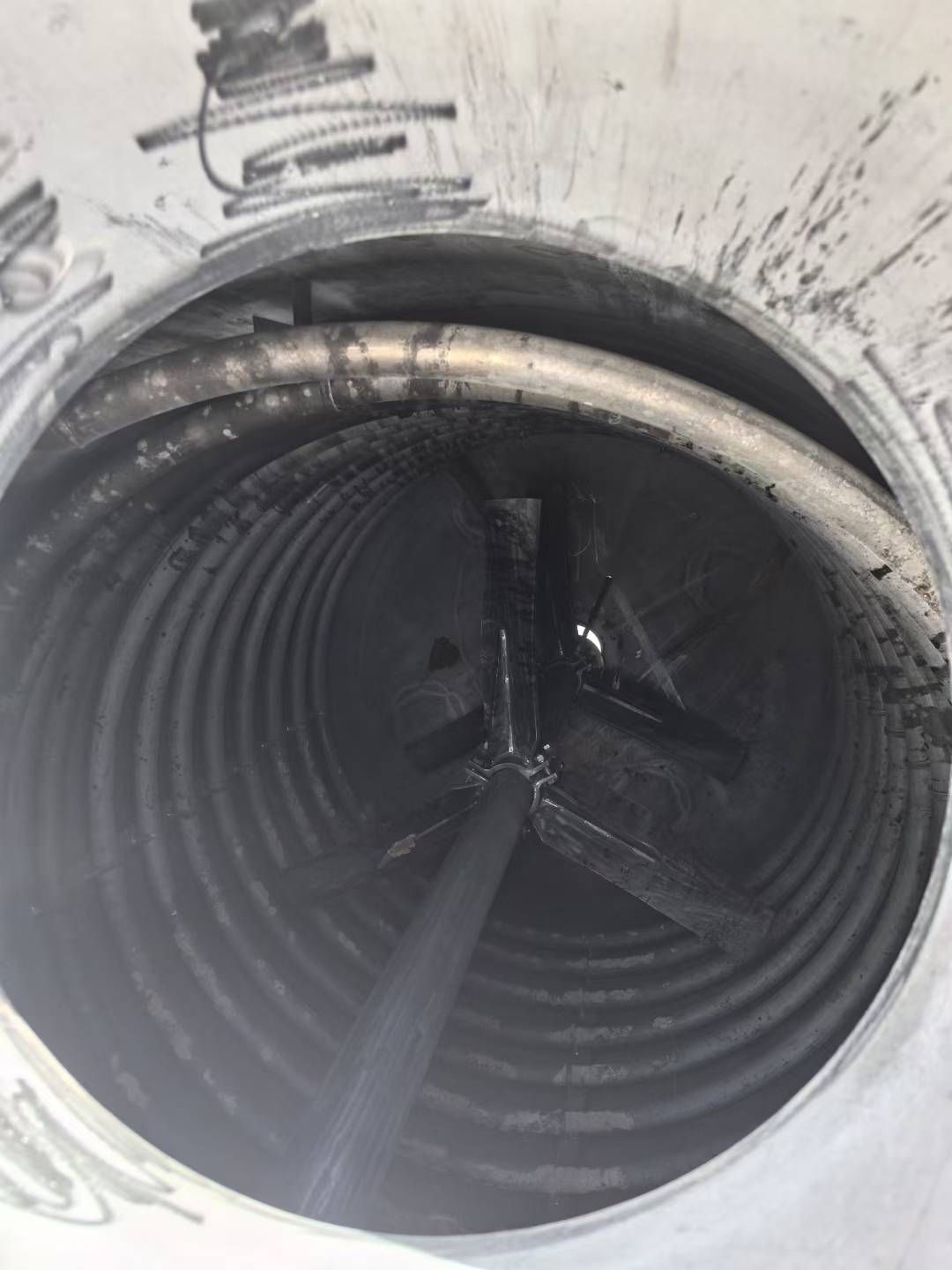 转让二手不锈钢反应釜 一台容积10立方内外盘管壁厚12mm不锈钢反应釜