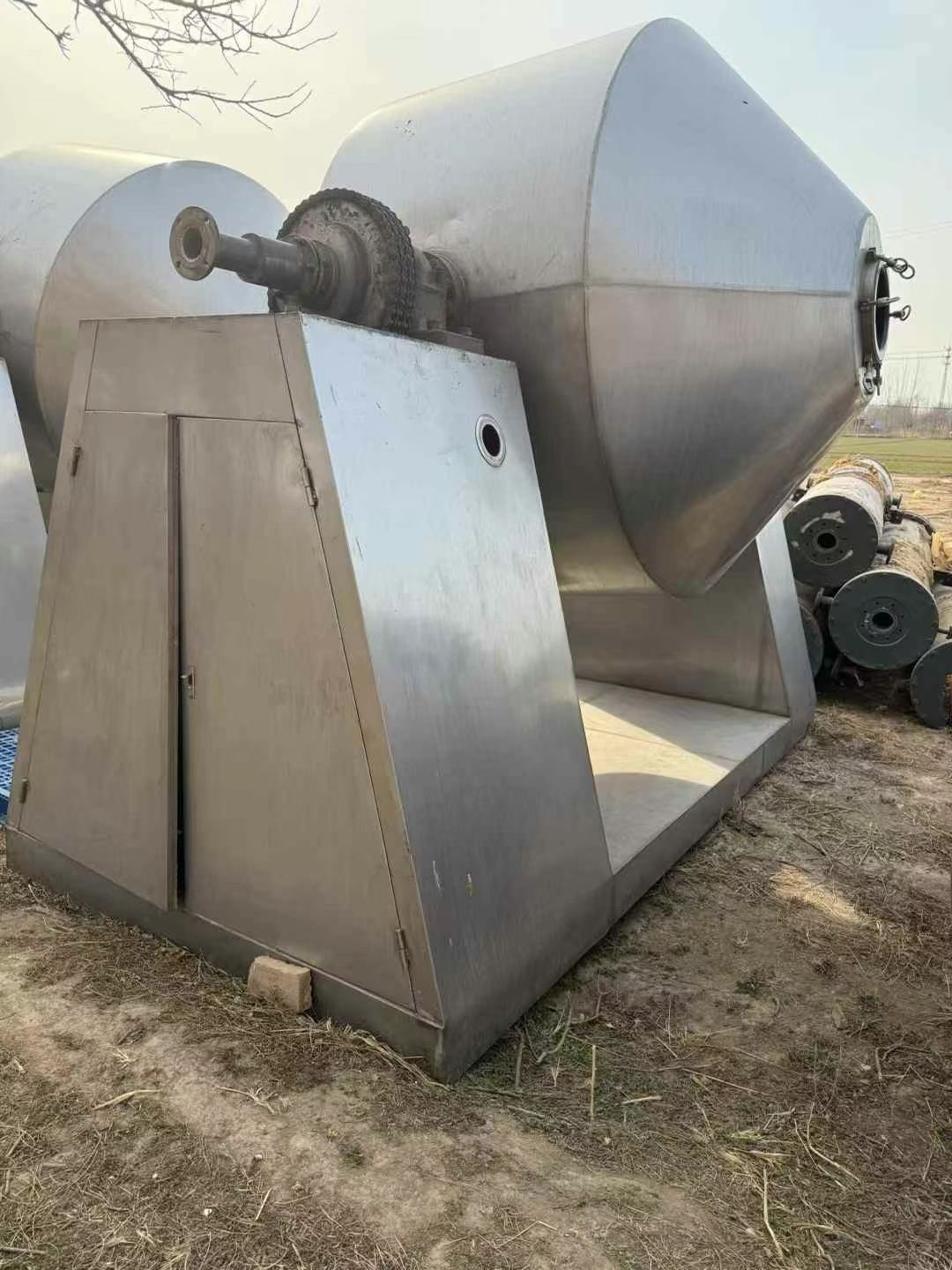 转让二手双锥干燥机 两台容积5000升内搪瓷真空回转双锥干燥机