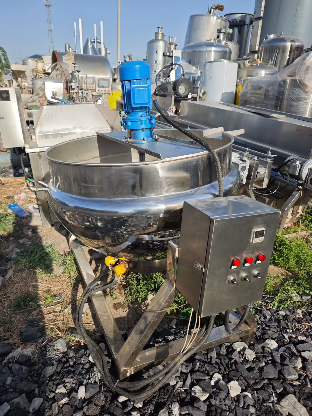 转让二手搅拌夹层锅 一台容积500升电加热倾斜搅拌夹层锅