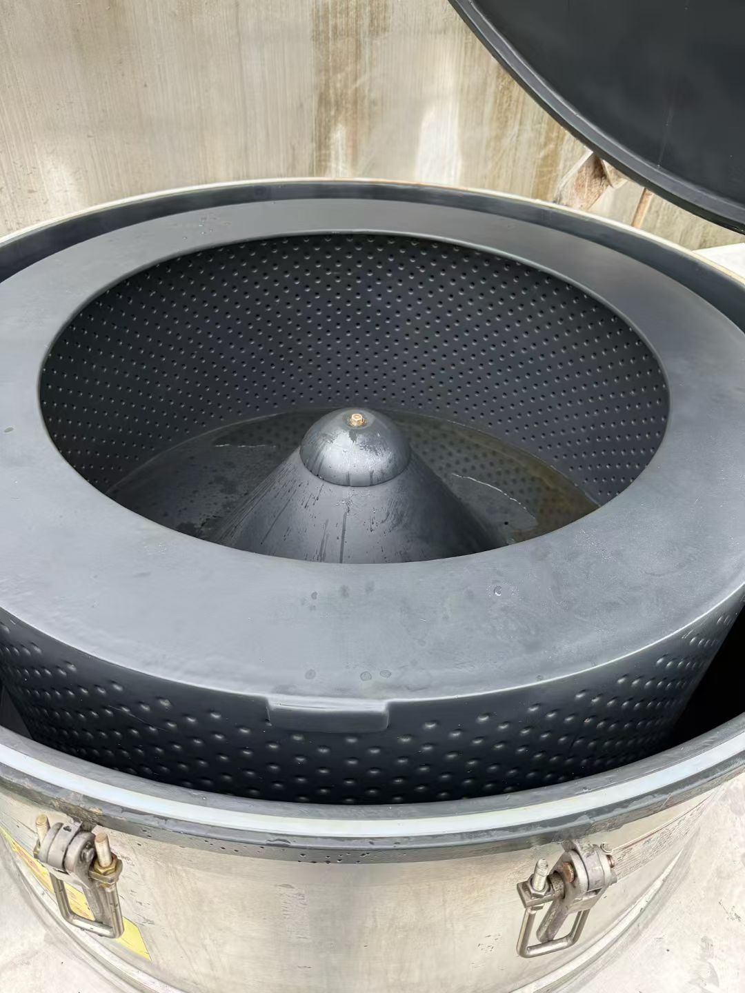 转让二手平板离心机 一台1200型内衬哈啦平板密闭离心机