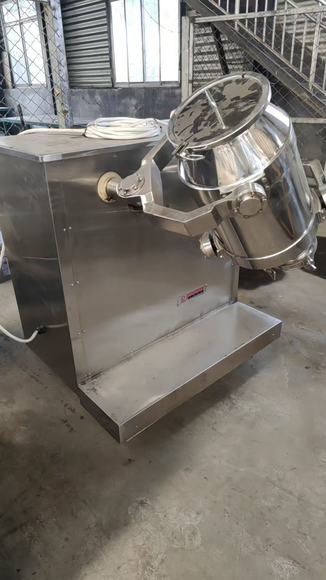 转让二手三维混合机 一台容积50升可换桶式三维运动混合机