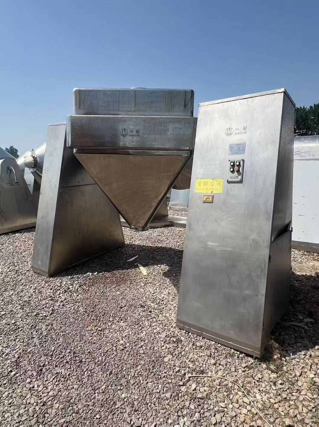 转让二手方锥混合机 一台容积2000升浙江小伦产方锥混合机