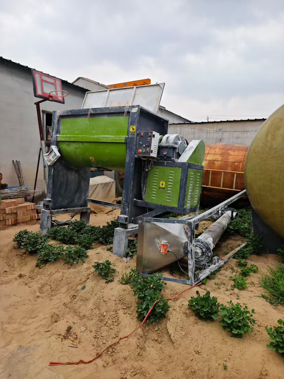 转让二手螺带混合机 一台容积1立方带蛟龙上料卧式螺带混合机