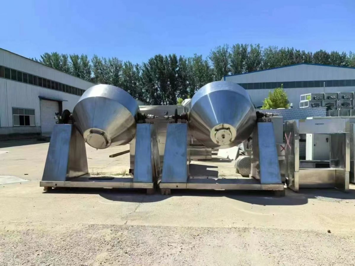 转让二手双锥干燥机 两台容积2000升外不锈钢内搪瓷真空双锥干燥机