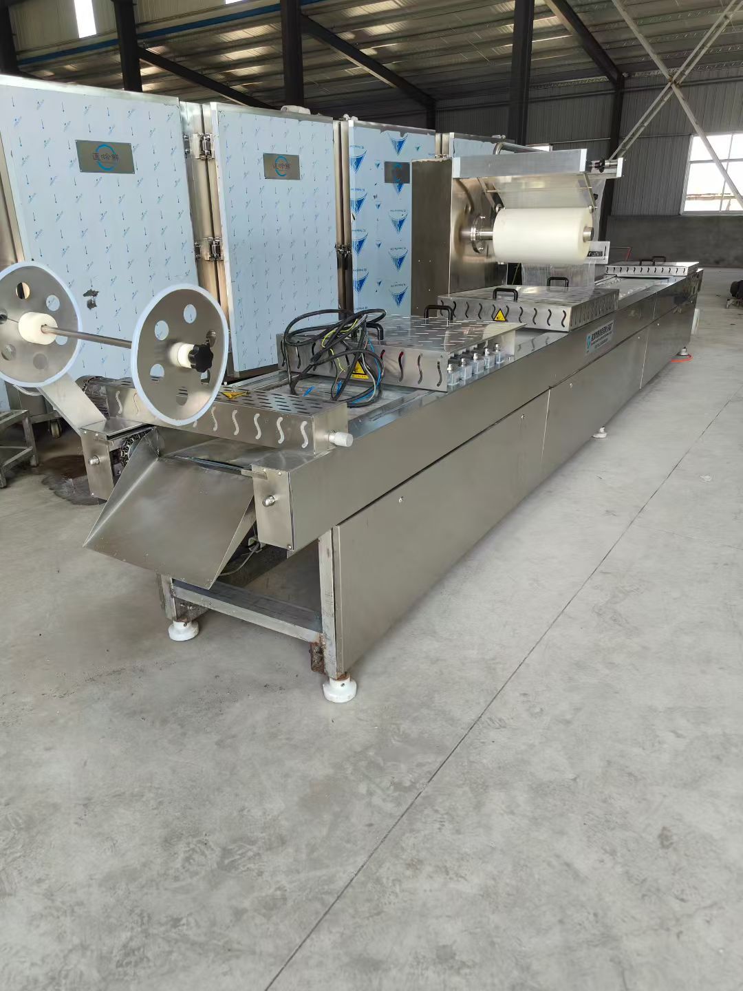 转让二手拉伸膜包装机 一台诸城康特产520型全自动真空拉伸膜包装机