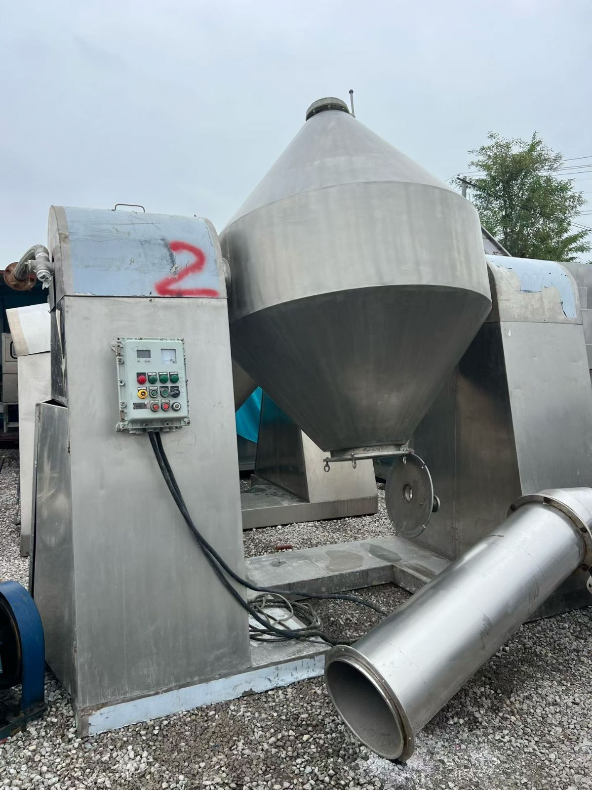 转让二手双锥干燥机 一台容积1500升不锈钢回转真空双锥干燥机