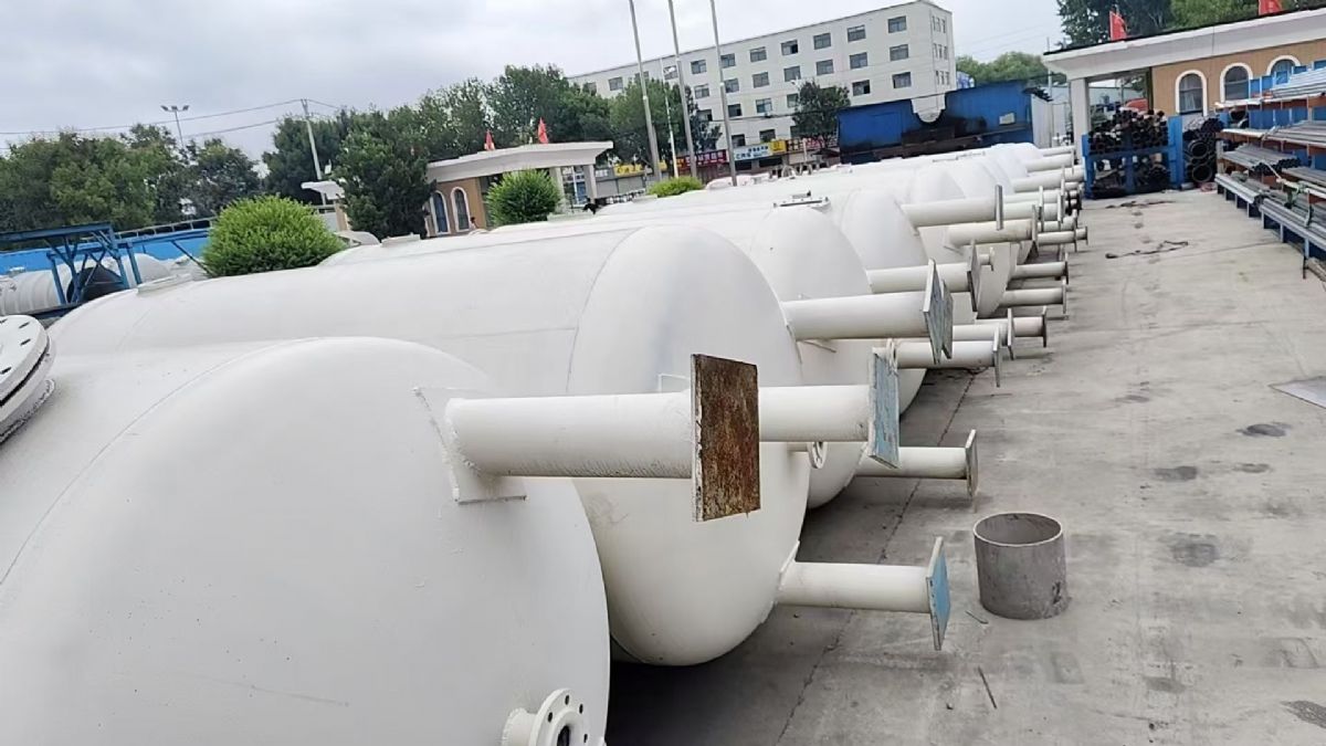 转让二手离子交换柱 32台1200X4200型离子交换柱