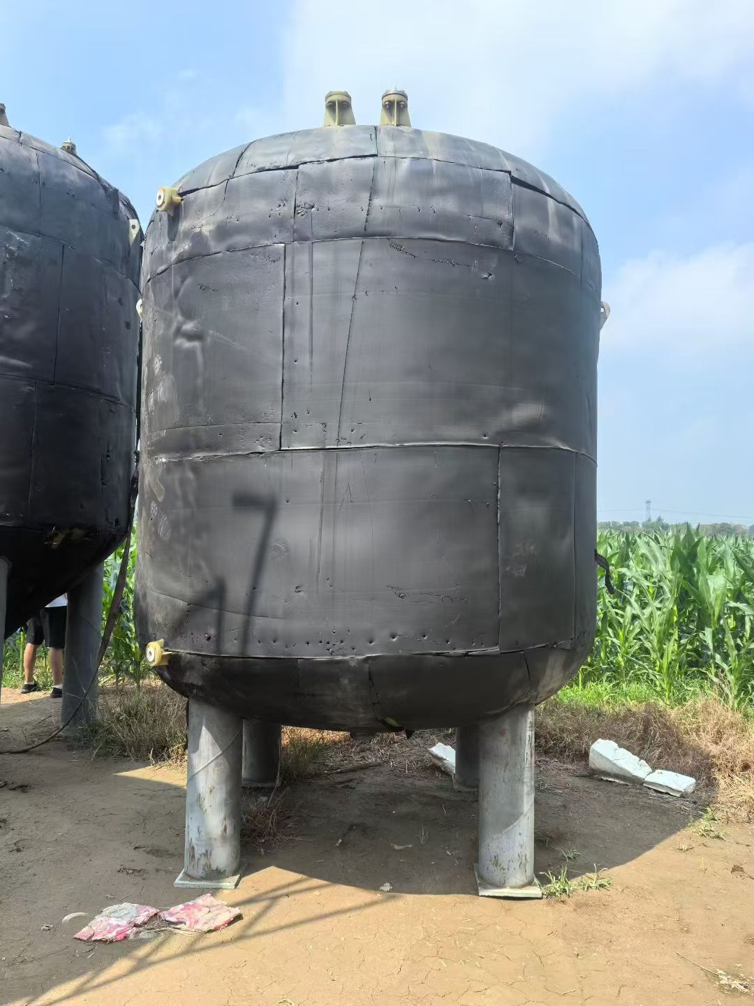 转让二手玻璃钢罐 三台容积15立方下椎体立式纤维玻璃钢罐