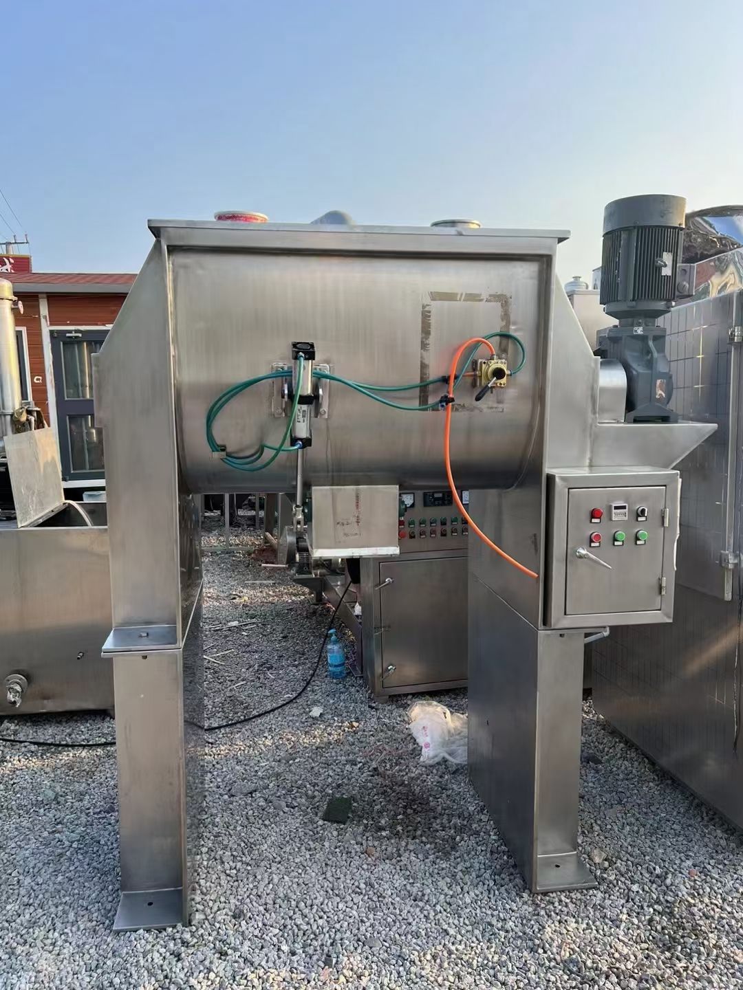 转让二手螺带混合机 一台容积500L食品级气缸卸料卧式螺带混合机