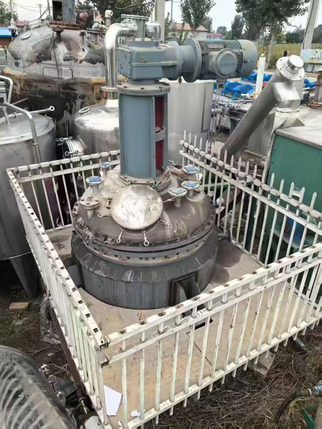 转让二手不锈钢反应釜 一台容积1立方螺带搅拌电加热不锈钢反应釜