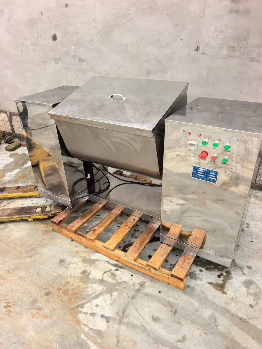 转让二手槽型混合机 一台容积200升制药级卧式槽型混合机