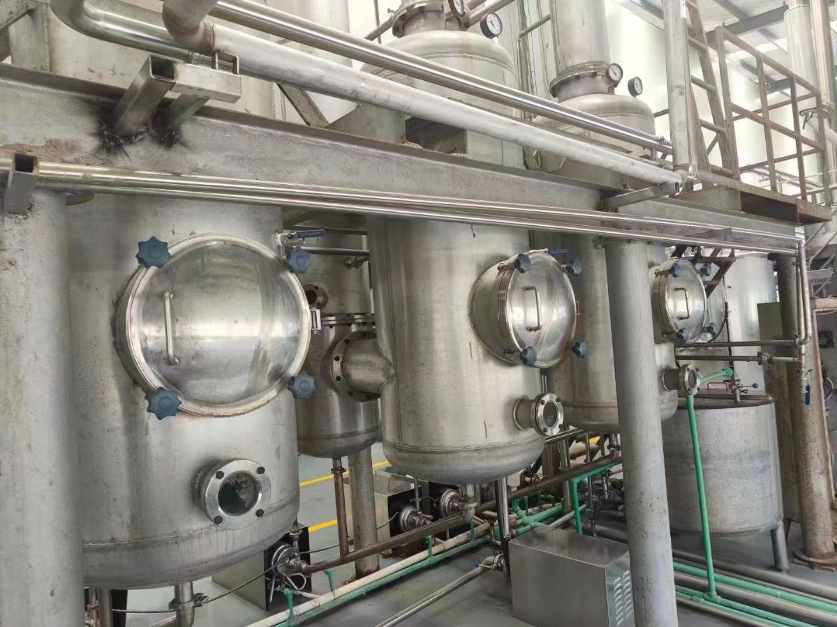 转让二手强制循环蒸发器 一套三效三吨材质316L强制循环蒸发器