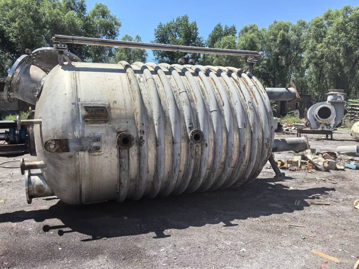 转让二手不锈钢反应釜 一台容积10立方内外盘管壁厚12mm不锈钢反应釜