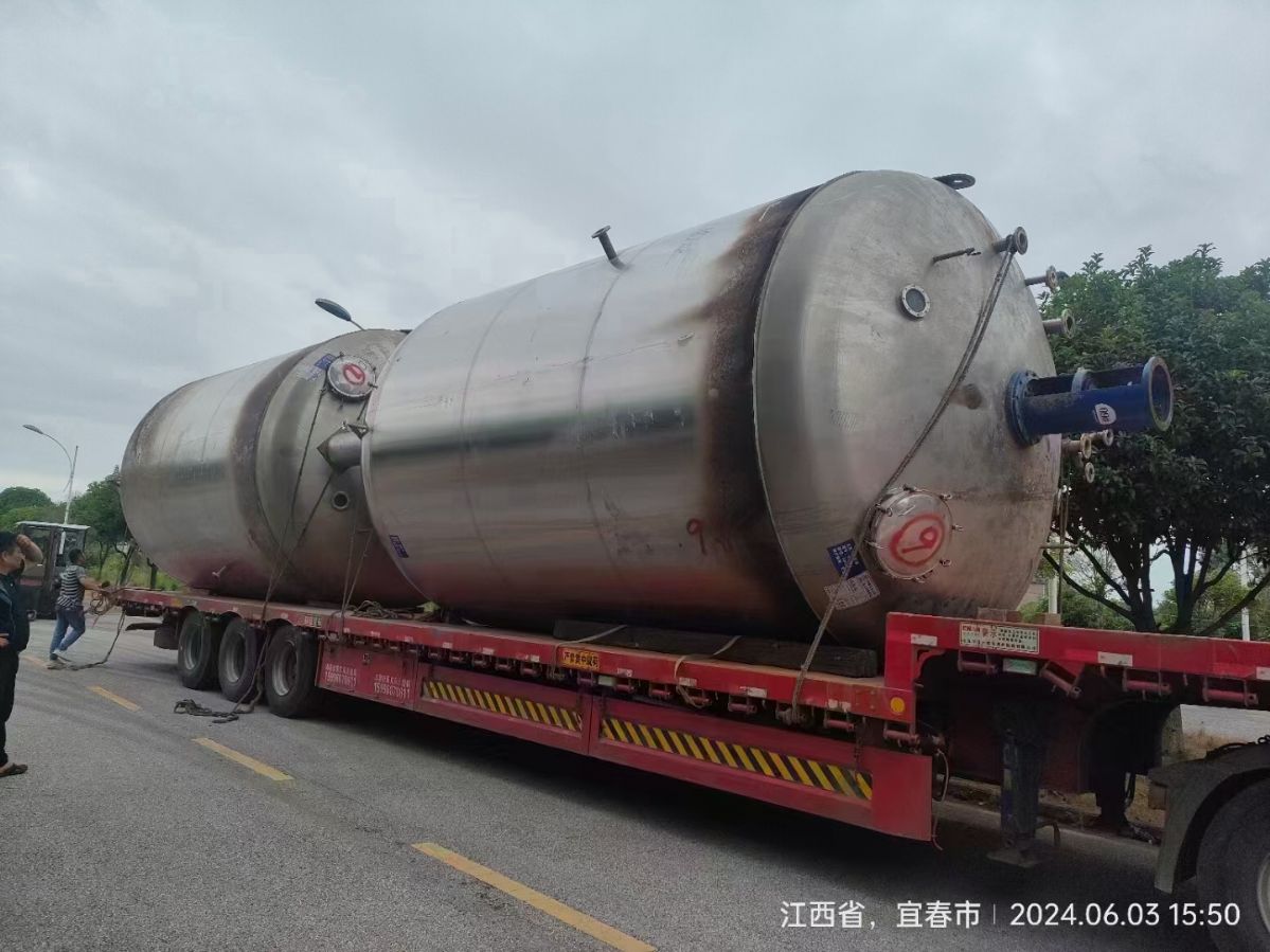 转让二手不锈钢搅拌罐 两台容积50立方内外抛光不锈钢搅拌罐
